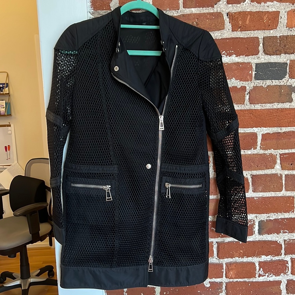 Black Mesh Trench